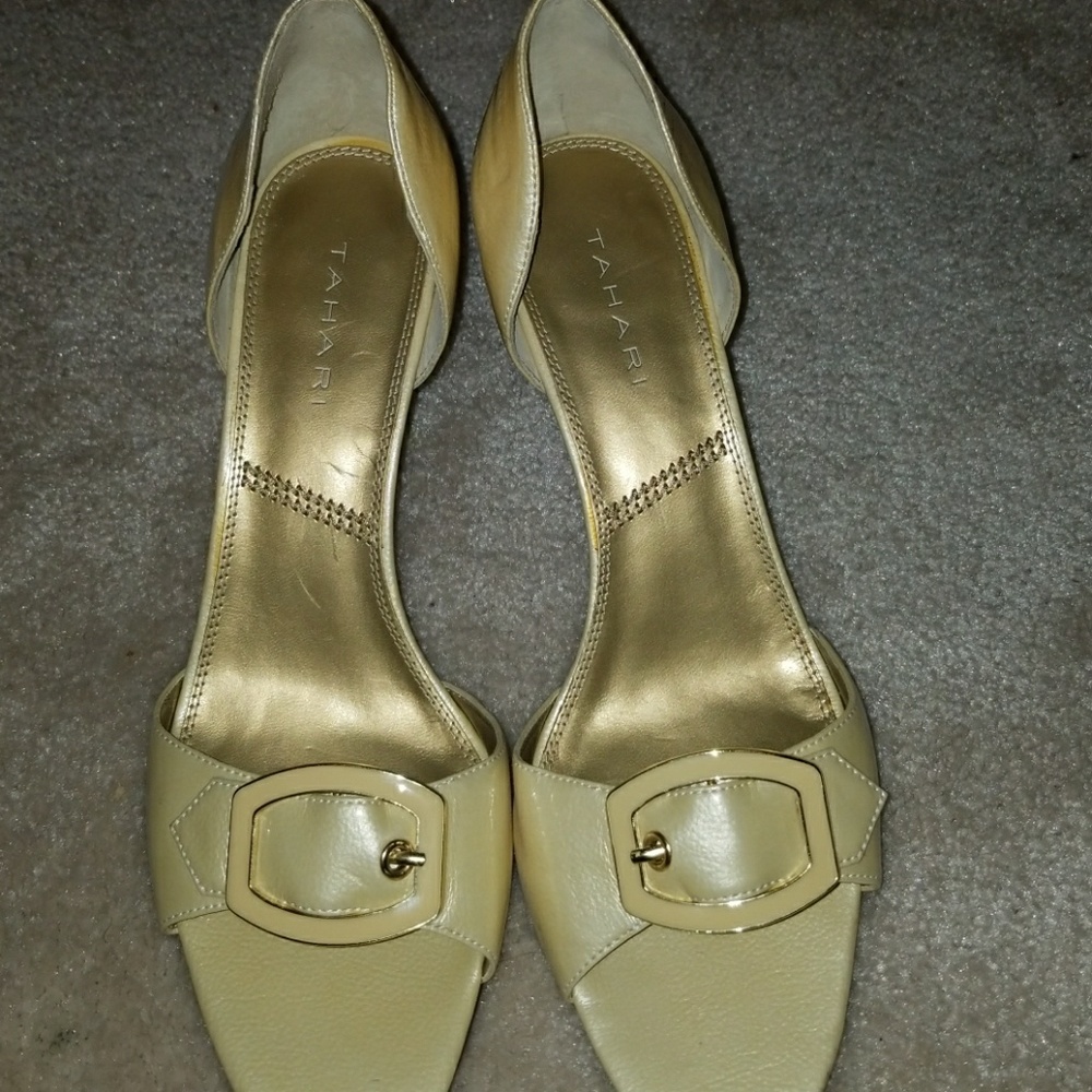 Cream & Gold Open-Toe Pumps - Picture 3 of 4